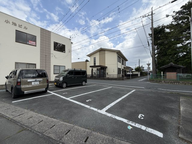小池ビルの駐車場