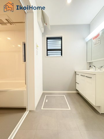 明石市二見町西二見　新築戸建の洗面所|◆同社施工例◆年中無休：当日予約可●洗濯パンがついていません。5000〜15000円前後です