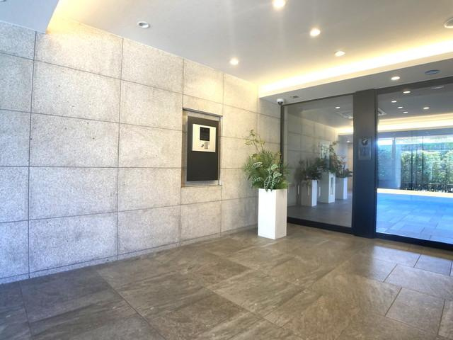 高級感のあるエントランスです♪オートロック付マンションで、防犯面でも安心ですね♪