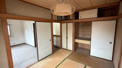 【和室】 | 千葉県野田市山崎 | 押入や天袋、床の間を備えており、荷物をまとめて収納可能です。