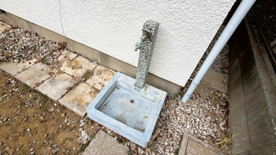 【設備】 | 千葉県野田市山崎 | 屋外に水栓と流しを設置。ガーデニングや掃除に活用可能です。