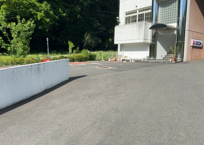 【外観】 | ホテル | 土地を買う際、住む地域の自治体や福祉の補助制度にも注目してみましょう。子供や老人の医療補助やゴミ出しのルールなど、自治体によってルールに大きな違いがあるため、暮らしやすい土地で判断するとよいでしょう。