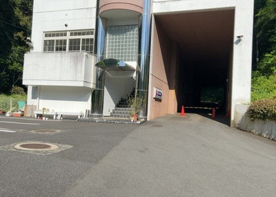 【外観】 | ホテル | 人が暮らすうえで日光は大切な要素となります。日当たりの良さは譲れないポイントですね。併せて近くに大きな建築物の建築予定がないか、あるいはそれが可能な土地が近くにないか事前に確認することもお勧めします。