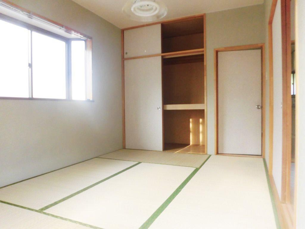 コーポ三角の和室