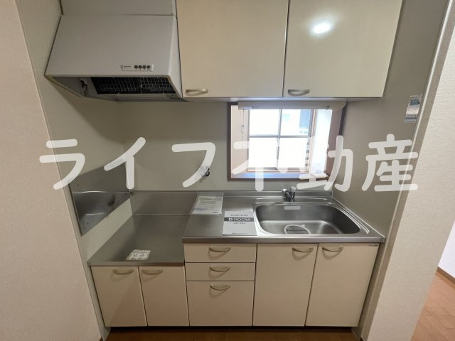 エーデルハイムAのキッチン|コンパクトなキッチンで掃除もラクラク