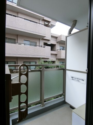 Ｗｅｓｔ　Ｆ．Ｙ．のバルコニー|※参考写真