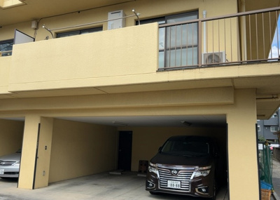【外観】 | 武井ビル・アヴェニュー１６ | 家を建てる場合、方位は要チェックです。現実的に日当たりのよい家ならばリビングは南側、建築基準法でも北側に当たる家への配慮は求められています。土地を見学に行く際は、方位磁針を持って行くようにしましょう。