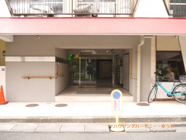 【エントランス】 | メゾンゴールドマンション | 清廉とされたエントランスになっています。