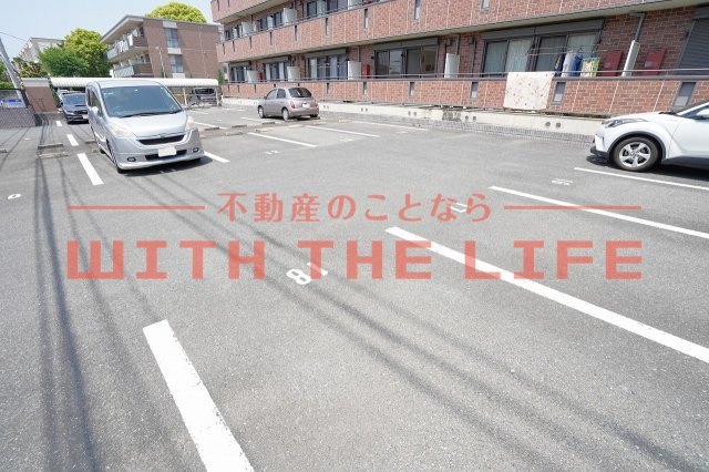 カトレアコート【キャッシュバック対象物件】の駐車場|車をお持ちの方に嬉しい駐車場付きの物件です