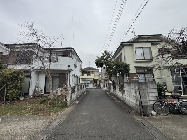 -三丁目不動産-　本庄市児玉町児玉　中古戸建の前面道路含む現地写真
