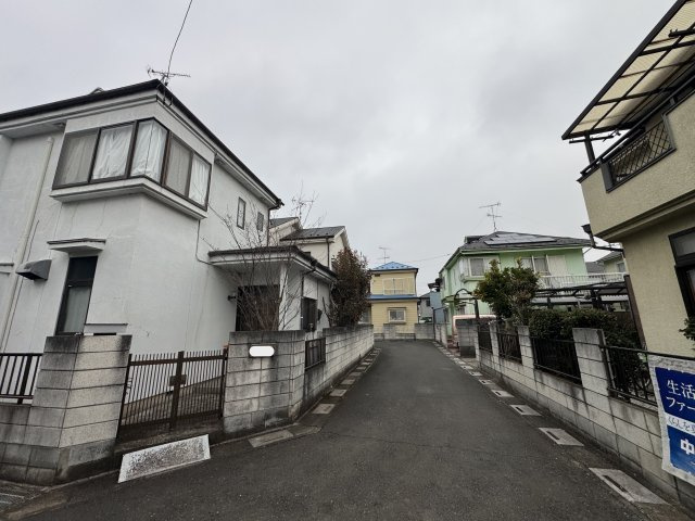 -三丁目不動産-　本庄市児玉町児玉　中古戸建の前面道路含む現地写真