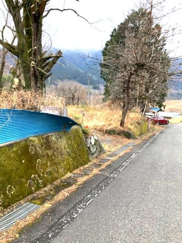328坪の土地｜国道近くでアクセス良好～みどり市東町花輪～の前面道路含む現地写真|舗装道路に面し、国道122号線へのアクセスも良好な立地