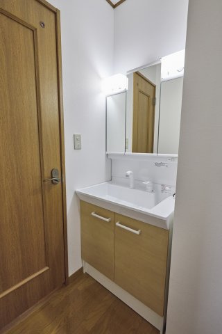 富岡市宮崎中古建ての独立洗面台|2階