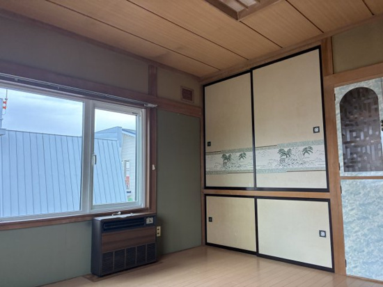 北見市東三輪４丁目１６番地１２３　中古売家の洋室