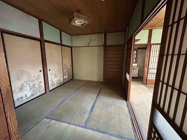 群馬県桐生市境野町３丁目　～利便施設が充実！水と緑に恵まれた、穏やかな平坦地の住宅街。～の和室|隣室と繋げれば、湿気を逃がしながら開放的に過ごせます。
