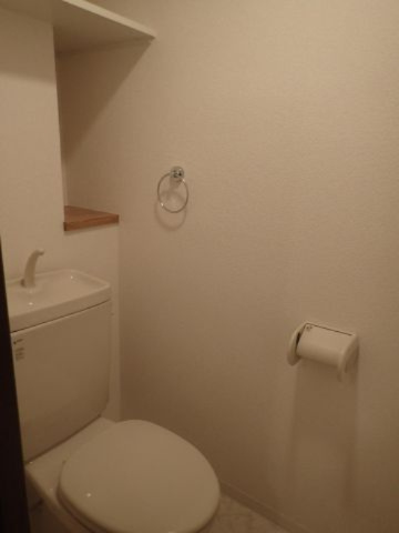 サンオレンジヒルズのトイレ|※別部屋同間取りのお写真となります。参考にご覧くださいませ。