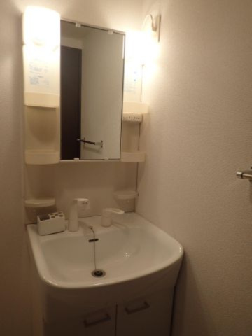 サンオレンジヒルズの独立洗面台|※別部屋同間取りのお写真となります。参考にご覧くださいませ。