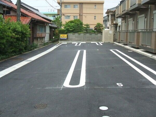 セントーレ上原の駐車場