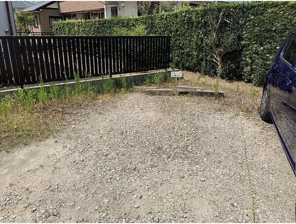 セントーレ上原の駐車場