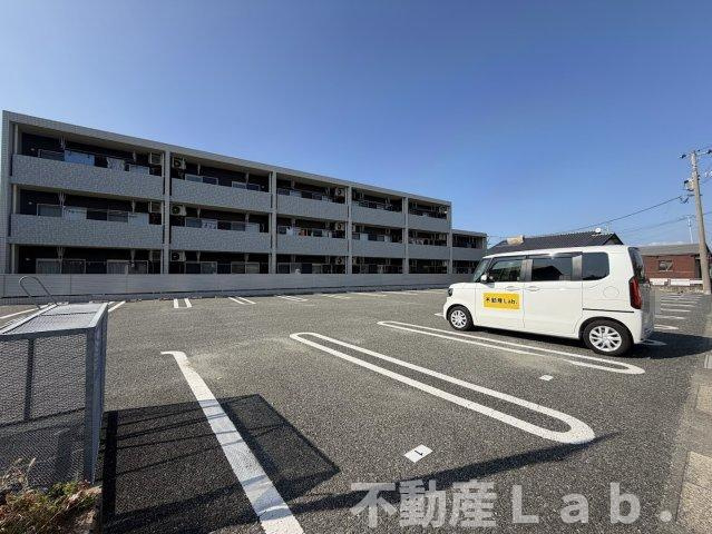 トリノスの駐車場