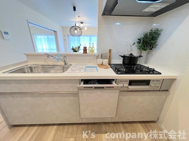 茅ヶ崎市南湖1丁目　ネオハイツ茅ヶ崎のキッチン|小さいお子様のいるご家庭は見守りながら家事ができ便利なカウンタ―キッチン☆