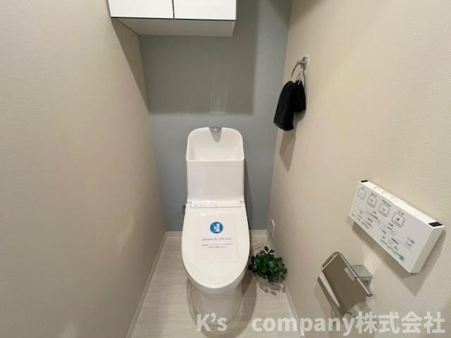 茅ヶ崎市南湖1丁目　ネオハイツ茅ヶ崎のトイレ|ペーパー類の保存ができる収納付きのトイレ◇