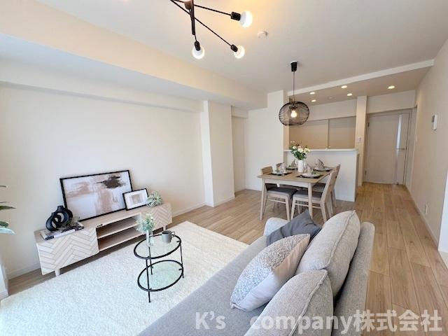 茅ヶ崎市南湖1丁目　ネオハイツ茅ヶ崎の居間・リビング|家具の配置があり、入居後の生活のイメージがわきます♪