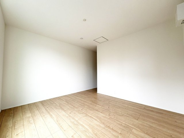 【寝室】 | 新座市片山3丁目　新築一戸建住宅　全1棟　(保谷店) | 2階7.75帖/さまざまな家具を取り入れやすいナチュラルな内装。