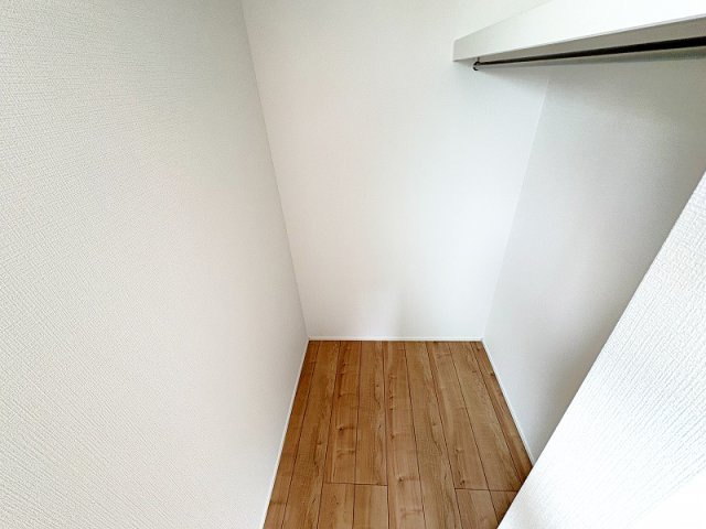 【収納】 | 新座市片山3丁目　新築一戸建住宅　全1棟　(保谷店) | 衣類や趣味用品もまとめて収納可能なウォークインクローゼット。
