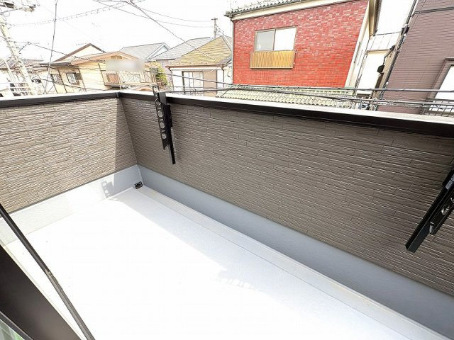 【バルコニー】 | 新座市片山3丁目　新築一戸建住宅　全1棟　(保谷店) | 陽当たり良くお洗濯に便利な南面バルコニー。