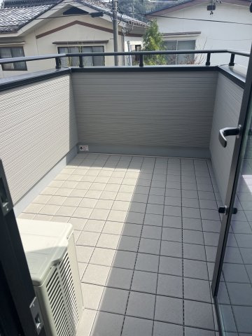塩尻市大門三番町　新築住宅のバルコニー|広々としたバルコニーです