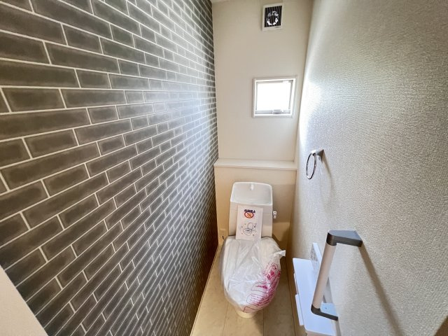 新築　安中市古屋　Livele Garden.S　3号棟のトイレ|　節水タイプのウォシュレット付きトイレ、水道料節約に一役買います！

