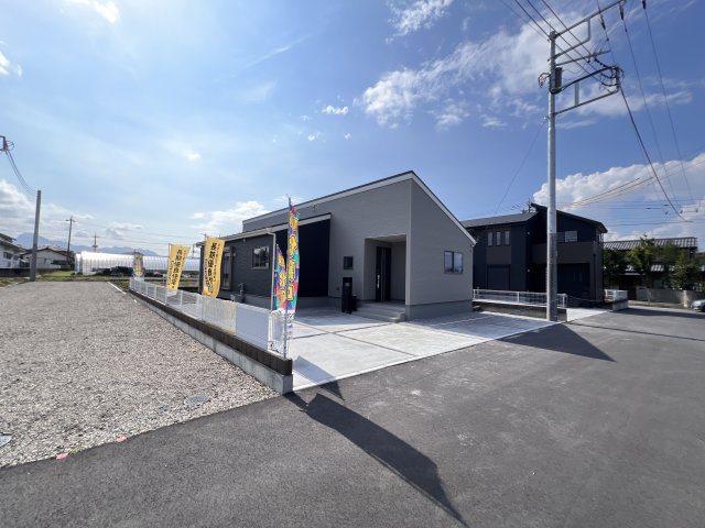 新築　安中市古屋　Livele Garden.S　3号棟の前面道路含む現地写真|東側接道幅員約4.5ｍ