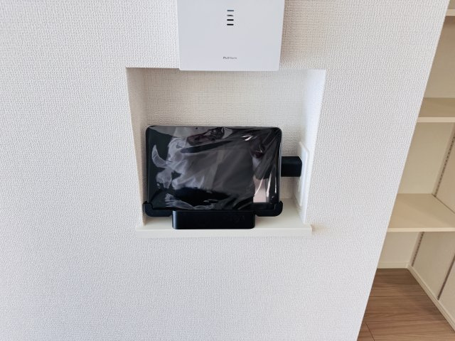 松戸市小金原2丁目新築戸建【根木内小学校:徒歩2分】のセキュリティ|タブレットで確認できるインターホンシステム