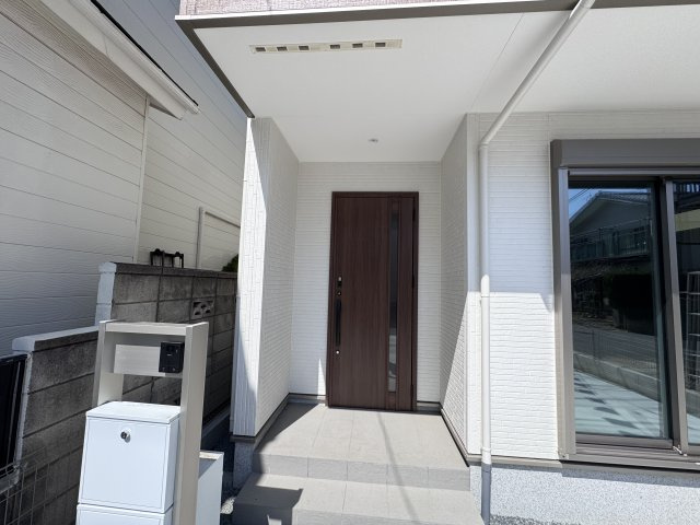 松戸市小金原2丁目新築戸建【根木内小学校:徒歩2分】のエントランス|エントランス・玄関ポーチ