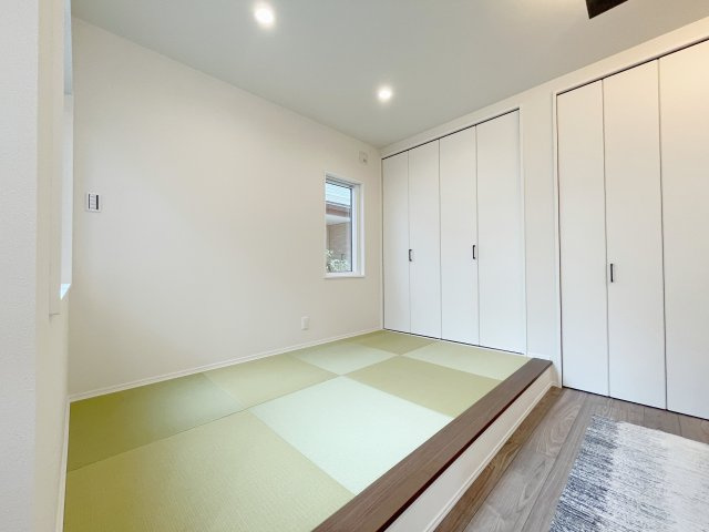 新築戸建・新築建売　郡山市東原　富田東小・富田中の和室|タタミスペースは小上がりになっているので壁がなくても空間にメリハリ演出が可能！