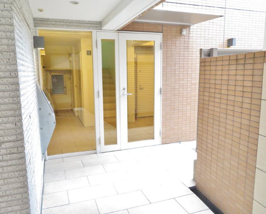 山手曙橋マンションのエントランス