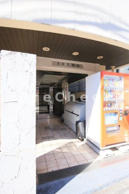 ADX目白のエントランス