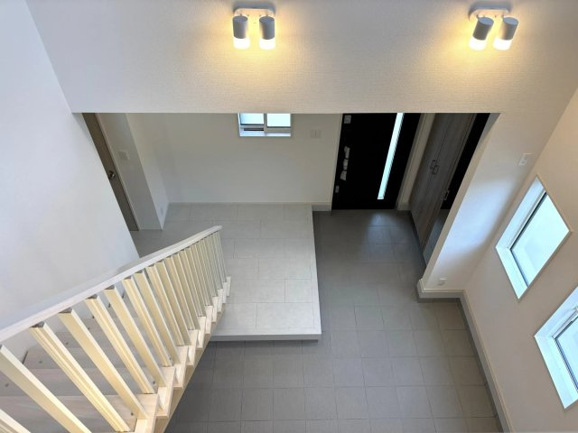 【仲介手数料無料／愛西市】愛西市東保町中　ブルーミングガーデン　新築戸建　2号棟の玄関|マルチエントランス
