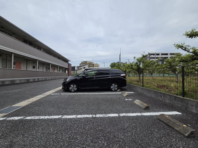 アドミラーブルの駐車場