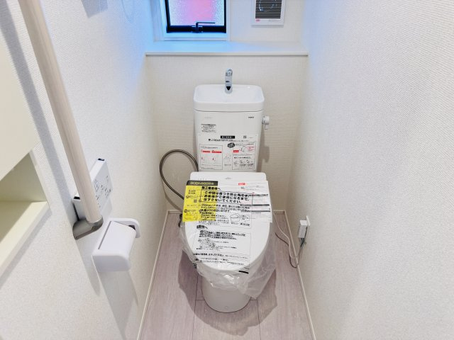 松戸市小金きよしケ丘４丁目新築戸建（小金きよしケ丘３期）のトイレ|温水洗浄暖房便座つきトイレ