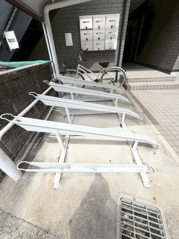 アズ・レイラの駐車場