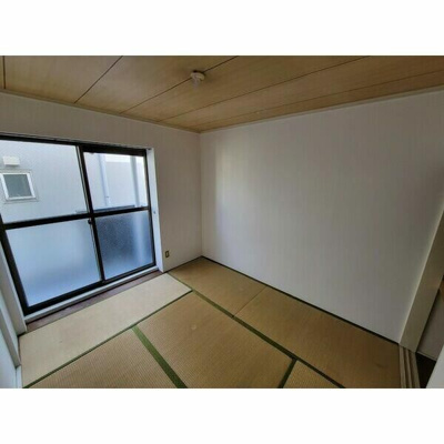【和室】 | サンライズパーク上小町 | 畳の上でゆっくりとくつろげる和室です