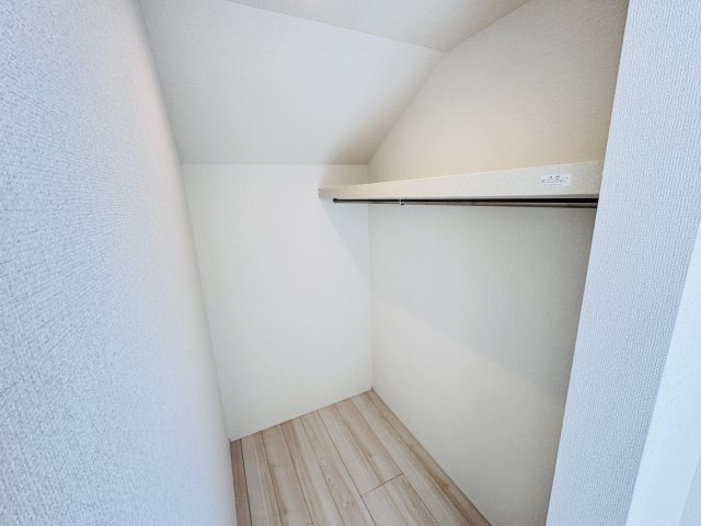 松戸市小金きよしケ丘４丁目新築戸建（小金きよしケ丘３期）の収納|6帖洋室・ウォークインクローゼット