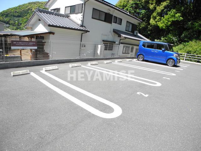 フィオーレ市布の駐車場