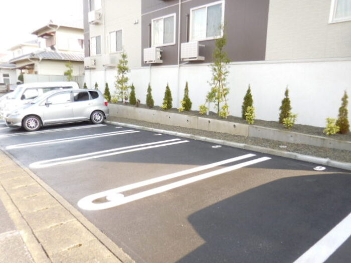 カサデコリーナの駐車場