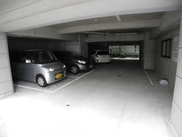 エススリー出島の駐車場