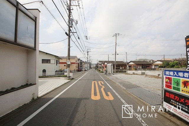 【外観】 | 青く澄み渡った綺麗な空と、陽の光をたっぷりと受ける、そんな新築住宅で新生活をスタートしてみませんか？見学・ご相談等、ミライズホーム(株)までお気軽にご連絡下さい。