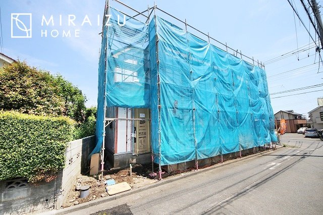 【前面道路含む現地写真】 | 陽の光をたっぷりと浴びながら気持ち良く生活が出来ます。夢のマイホーム、夢ではなく実現出来ます！見学・ご相談等、お気軽にご連絡下さい。