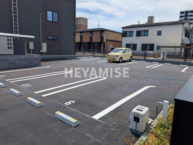 フラワーハイツ壱番館の駐車場